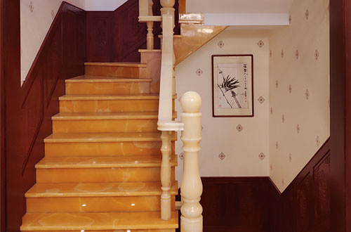 沭阳中式别墅室内汉白玉石楼梯的定制安装装饰效果